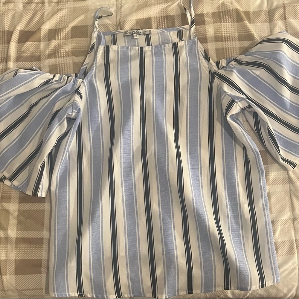 Cold shoulder top